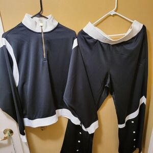 Jordan heritage outfit. Nike black and white colors